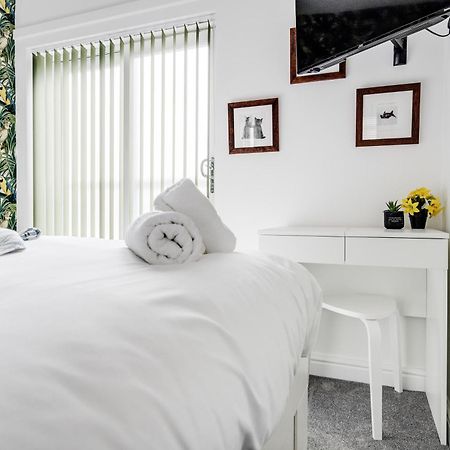 Buxton Apartment - 1 Bed, Free Parking, Wi-Fi Hazel Grove Buitenkant foto