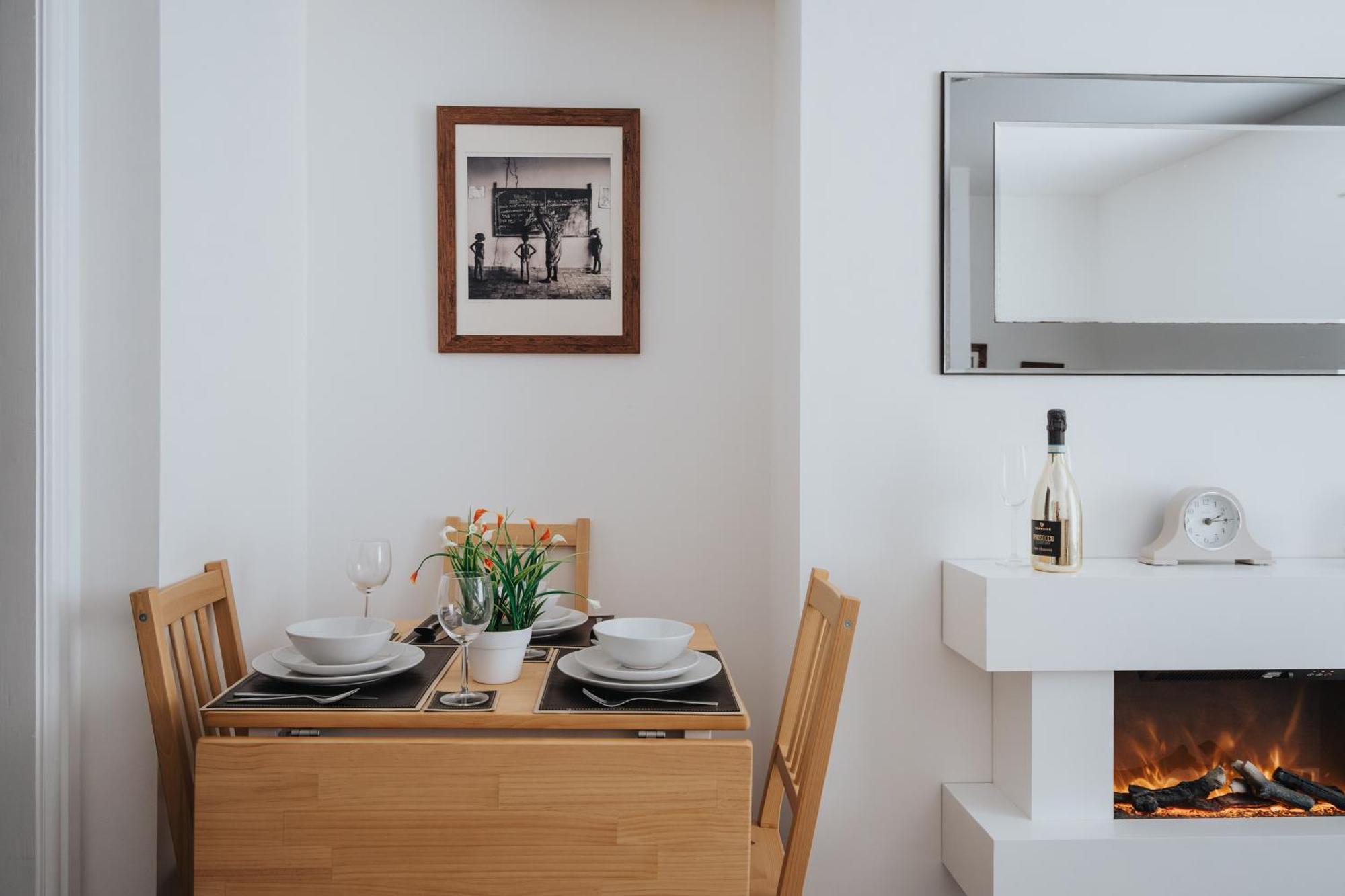 Buxton Apartment - 1 Bed, Free Parking, Wi-Fi Hazel Grove Buitenkant foto