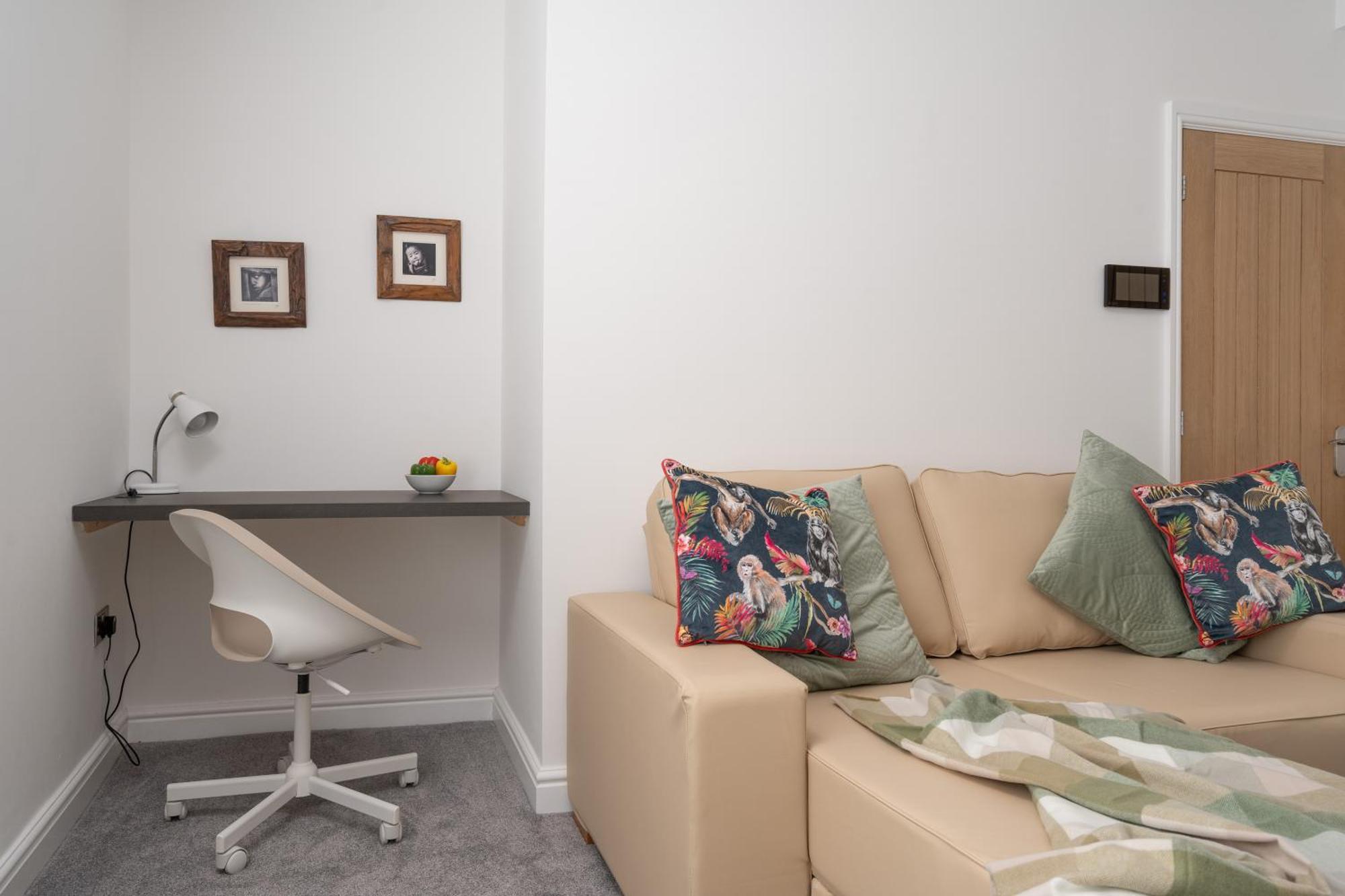 Buxton Apartment - 1 Bed, Free Parking, Wi-Fi Hazel Grove Buitenkant foto